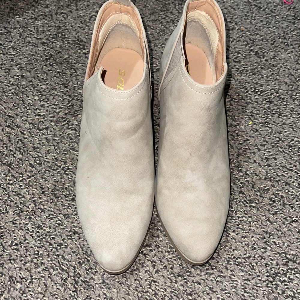 Soda booties size 8.5 like new
